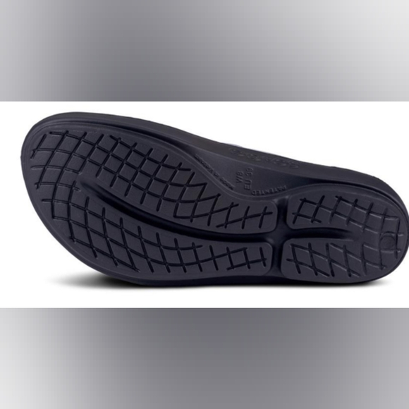 NWOT OOFOS Women's OOLALA OOMEGA LUXE SANDAL Size:8 Color Black - Picture 4 of 5